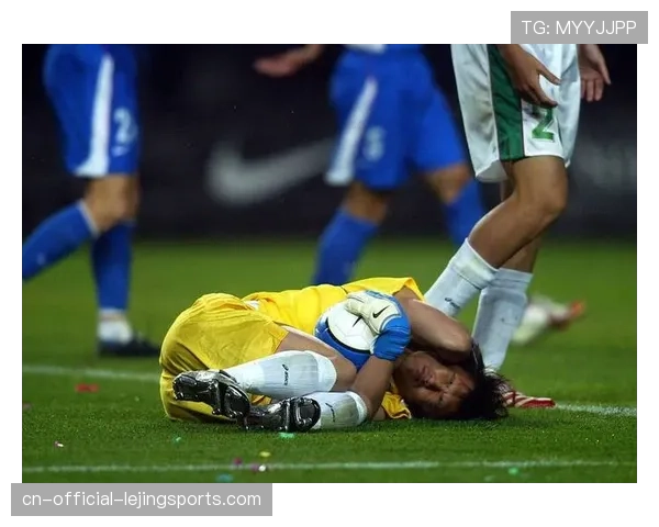 米特里策情绪失控染红 浙江队外援防守端狼狈